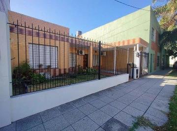 Casa · 82m² · 3 Ambientes · 1 Cochera · Venta! Casa 3 Ambientes con Cochera, Haedo - Moron