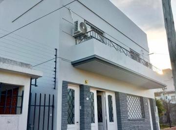 Casa · 129m² · 5 Ambientes · 1 Cochera · Casa en Venta en Ramos Mejia