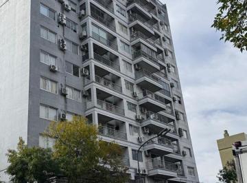Departamento · 46m² · 2 Ambientes · 1 Cochera · Exelente Departamento de 2 Amb y Cochera en Venta en Av La Plata Al 1000