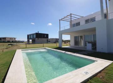 Casa · 280m² · 5 Ambientes · 2 Cocheras · Casa en Belen de Escobar