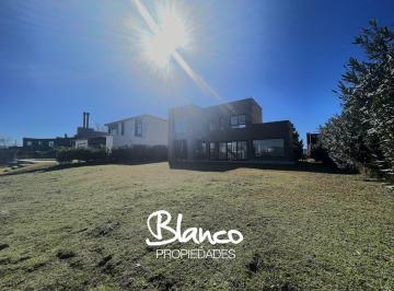 Casa · 190m² · 4 Ambientes · 2 Cocheras · Casa en Venta en El Cantón, Escobar, G. B. a. Zona Norte