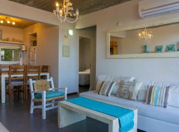 Departamento · 68m² · 3 Ambientes · 1 Cochera · Apartamento 2 Dorm. en Manantiales, a 3 Cuadras del Mar con Servicios y Parrillero