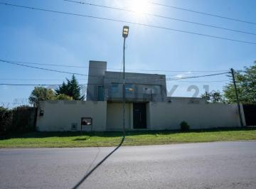 Casa · 260m² · 5 Ambientes · 2 Cocheras · Casa en Venta en City Bell