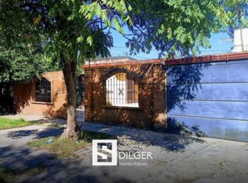 Casa · 276m² · 6 Ambientes · 1 Cochera · Casa con Amplio Frente en Zona Macrocentro