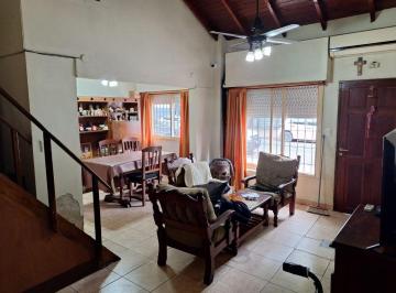Casa de 3 ambientes, Villa Ortuzar · Casa 3 Amb con Quincho y Terraza