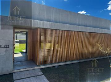 Casa · 280m² · 5 Ambientes · 4 Cocheras · Casoria Casas Village