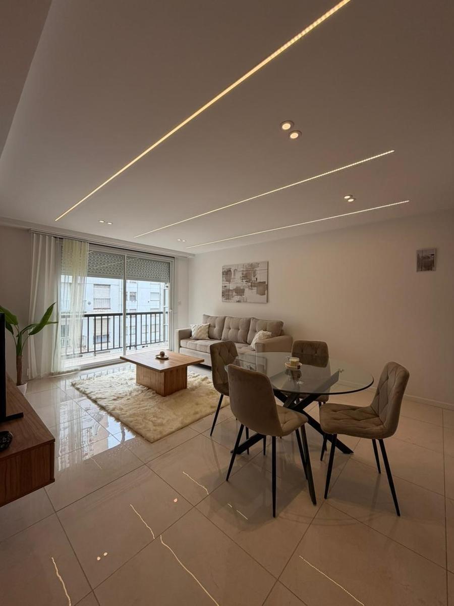 Depto 3 amb, 72m² con balcón — Centro