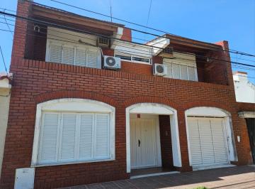 Casa de 9 ambientes, Ciudad de Santa Fe · Casa con 4 Dorm. a La Venta