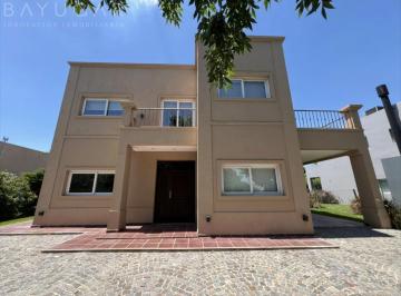 Casa · 210m² · 5 Ambientes · 5 Cocheras · Alquiler Casa - Barrio Barrancas de Iraola - Guillermo Hudson