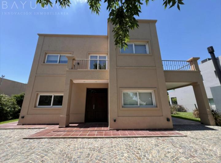 Casa en alquiler en Barrancas de Iraola · 5 ambientes