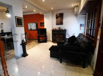 Casa · 200m² · 7 Ambientes · 3 Cocheras · Casa a La Venta en La Plata. 3 Dorm.