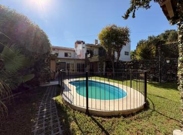 Casa · 251m² · 4 Ambientes · 3 Cocheras · Casa en Venta en Bella Vista