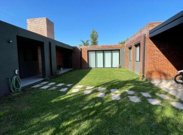 Casa · 151m² · 3 Dormitorios · Casa en Venta en Funes City.