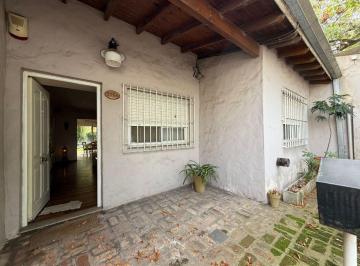 Casa de 4 ambientes, Lomas de Zamora · Casa con 225 m² Totales y 3 Habitaciones C/jardin en Venta Temperley