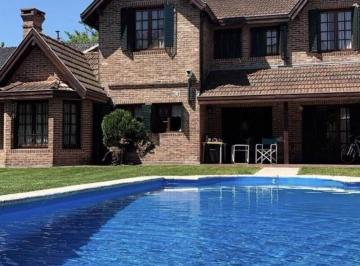 Casa · 380m² · 5 Ambientes · 6 Cocheras · Casa en Venta 4 Dorm.