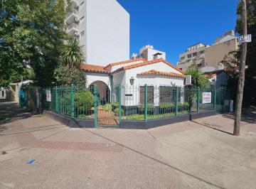 Casa de 4 ambientes, Morón · En Alquiler - Chalet 4 Ambientes a 1 Cuadra de La Estacion de Haedo