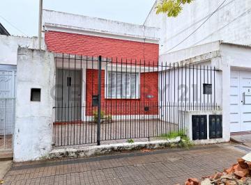 Casa · 62m² · 3 Ambientes · En Venta 2 Dorm. con Patio en La Plata