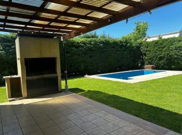 Casa · 300m² · 3 Dormitorios · 3 Cocheras · Casa - Villa Olivos