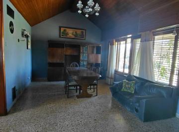 PH · 76m² · 3 Ambientes · 1 Cochera · PH en Bernal