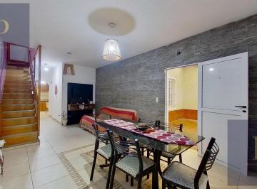 Casa · 140m² · 5 Ambientes · 1 Cochera · Venta Casa 5 Ambientes en Avellaneda