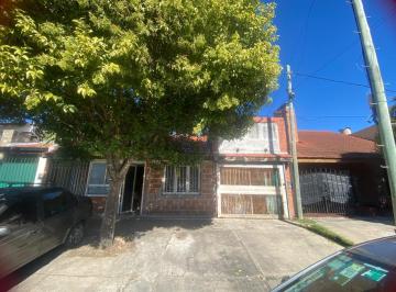 Casa · 187m² · 4 Ambientes · 1 Cochera · Casa - La Plata