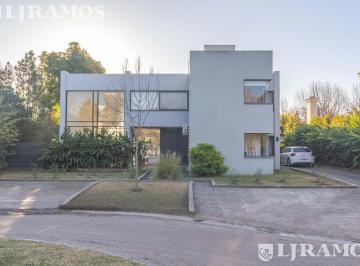Casa · 400m² · 9 Ambientes · 2 Cocheras · Casa en Los Boulevares Barrio Cerrado, Pilar