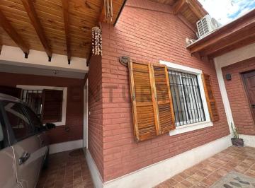Casa · 166m² · 5 Ambientes · 1 Cochera · Casa en Venta Barrio Natania 45 Lujan de Cuyo