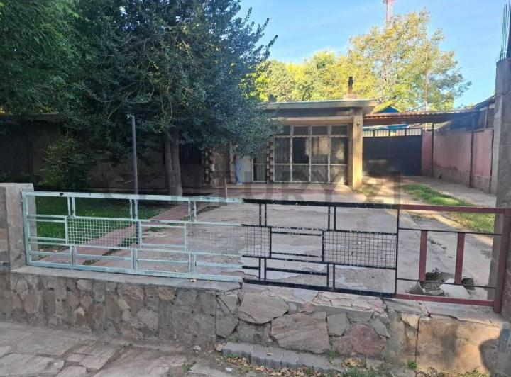 Casa · 204m² · 6 Ambientes · 2 Cocheras