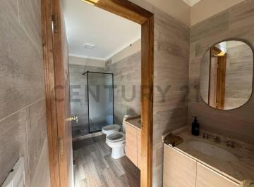 Casa · 90m² · 5 Ambientes · 1 Cochera · C21 Lucio Barroso Alquila Casa en Chacras de Coria
