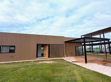 Casa de 6 ambientes, Rosario · Casa en Los Pasos Puente (Barrio 4): Diseño, Comodidad y Ubicación Premium!