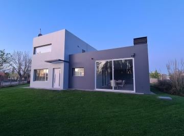 Casa de 5 ambientes, Cipolletti · Venta – Casa en Barrio Cerrado Los Robles II | Cipolletti