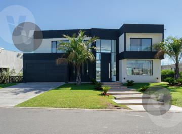 Casa · 986m² · 5 Ambientes · 1 Cochera · Casa en Venta en Terralagos