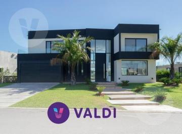 Casa · 986m² · 5 Ambientes · 1 Cochera · Casa en Venta en Terralagos