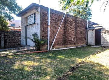 Casa · 106m² · 2 Ambientes · Casa a Refaccionar con Galpon