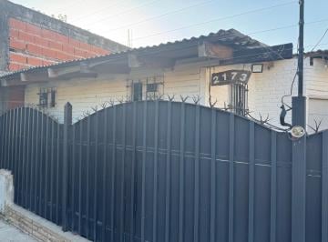 Departamento · 2 Dormitorios · 1 Cochera · Casa en PH en Venta. Ituzaingo Sur