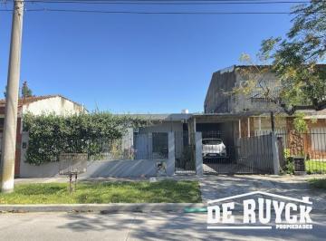 Casa · 162m² · 4 Ambientes · 2 Cocheras · Casa en Villa La Florida, Apta Crédito