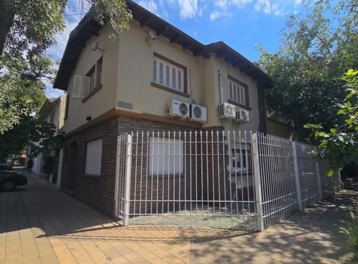 Casa · 221m² · 7 Ambientes · 2 Cocheras