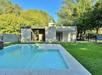 Casa · 86m² · 4 Ambientes · 3 Cocheras · Venta - Casa en Funes 3 Dorm.