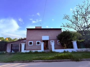 Casa · 339m² · 7 Ambientes · 2 Cocheras · Casa 3 Dorm. 2 Baños Quincho Patio Cochera Doble Villa Allende Parque