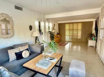 Casa · 340m² · 6 Ambientes · Casa de 6 Ambientes con Pileta en Venta