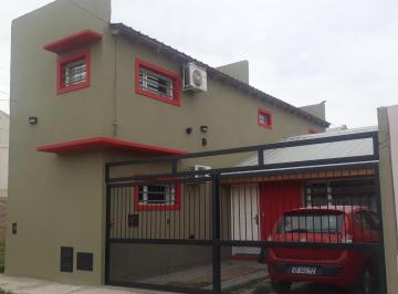 Casa · 131m² · 4 Ambientes · 2 Cocheras · Casa en Venta Neuquén