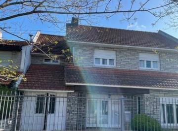 Casa · 6 Ambientes · 1 Cochera · Casa en Los Troncos
