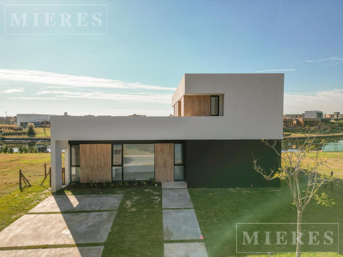 Casa en Alquiler Sobre Lote a la Laguna en Barrio Vistas Puertos