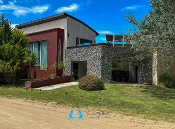 Casa de 6 ambientes, Costa Esmeralda · Casa Barrio Maritimo 251 m² 5 Dorm. Venta Costa Esmeralda Gas Natural