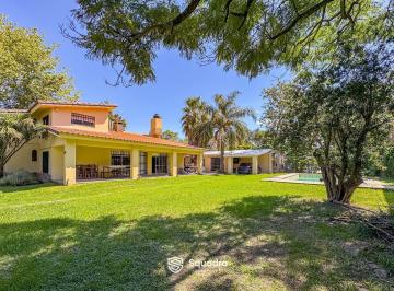 Casa · 200m² · 6 Ambientes · 2 Cocheras · Venta | Permuta - Casa 2 Dorm., Cochera, Piscina y Parrilla Descubierta - Funes.