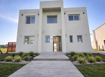Casa · 200m² · 6 Ambientes · 2 Cocheras · Casa en Venta en Santa Sofía, Pilar del Este, Pilar