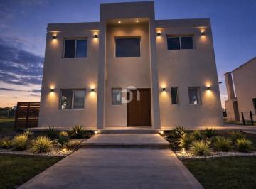 Casa · 200m² · 6 Ambientes · 2 Cocheras · Casa en Venta en Santa Sofía, Pilar del Este, Pilar