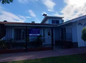Casa · 102m² · 5 Ambientes · 1 Cochera · Casa 4 Amb con Cochera