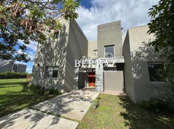 Casa · 230m² · 5 Dormitorios · 2 Cocheras · Casa Venta 5 Dorm. Barrio San Matías Lote de 982 m² Escobar