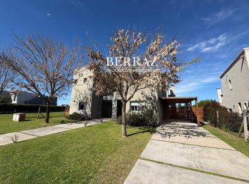 Casa · 230m² · 5 Dormitorios · 2 Cocheras · Oportunidad! Casa Venta 5 Dorm. Barrio San Matías Lote de 982 m² Escobar
